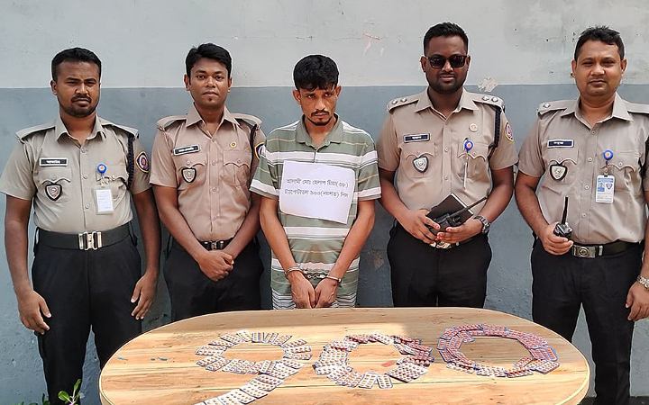 ঠাকুরগাঁওয়ে ৯০০ পিস নিষিদ্ধ ট্যাপেন্টাডল ট্যাবলেটসহ আটক ১