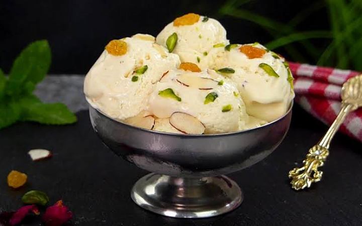খুব সহজে ঘরেই তৈরি করুন ক্ষীর মালাই আইসক্রিম