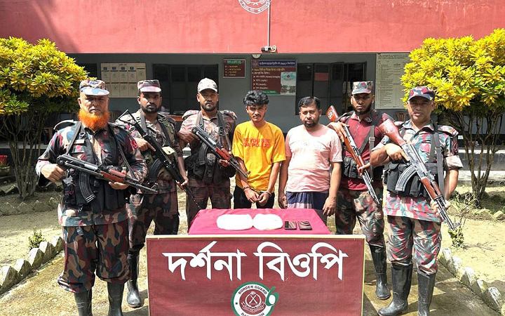 দামুড়হুদায় ২৬ লাখ টাকার রূপাসহ আটক ২