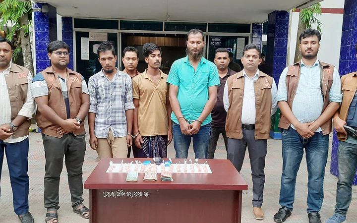 জামালপুরে চার হাজার পিস ইয়াবাসহ আটক ৩