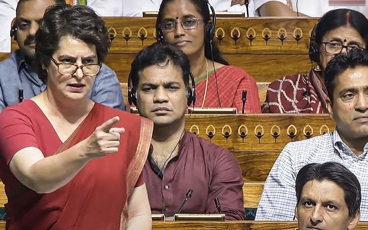 মোদিকে দায়িত্বজ্ঞানহীন বললেন প্রিয়াংকা গান্ধী