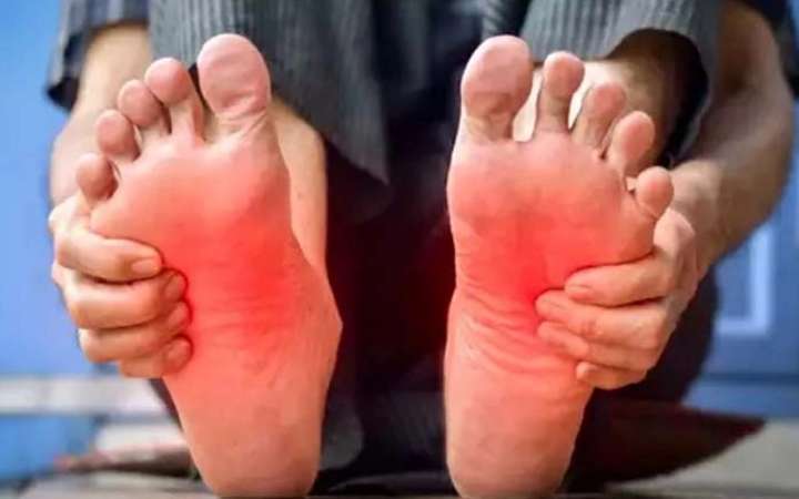 পায়ের যেসব লক্ষণ গোপন রোগের পূর্বাভাস!