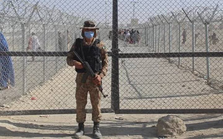 পাকিস্তান সীমান্তবর্তী এলাকায় ব্যাপক গুলিবিনিময়, ইরানি পুলিশ অফিসার নিহত