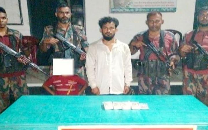 ঝিনাইদহ সীমান্তে ৫ লাখ ভারতীয় জাল রুপিসহ আটক ১