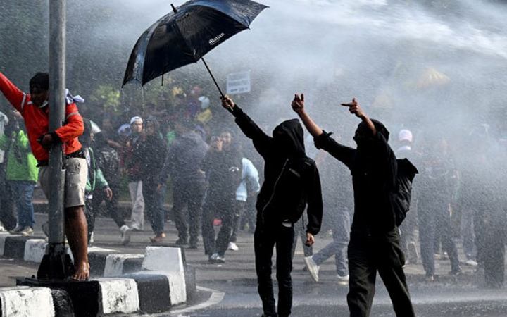 ইন্দোনেশিয়ায় বিক্ষোভ অব্যাহত থাকায় প্রেসিডেন্টের চীন সফর বাতিল