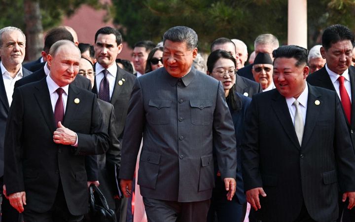 চোখ ধাঁধানো অস্ত্রের প্রদর্শনী চীনের, যে সর্তকবার্ত দিলেন শি জিনপিং