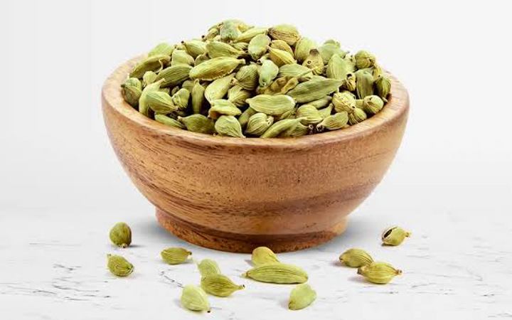 রাতে ঘুমানোর আগে এলাচ খাওয়ার উপকারিতা