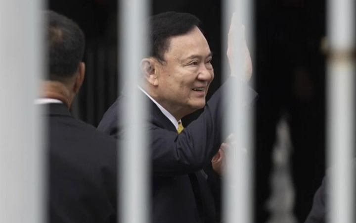 থাইল্যান্ডের সাবেক প্রধানমন্ত্রী থাকসিনকে এক বছরের কারাদণ্ড