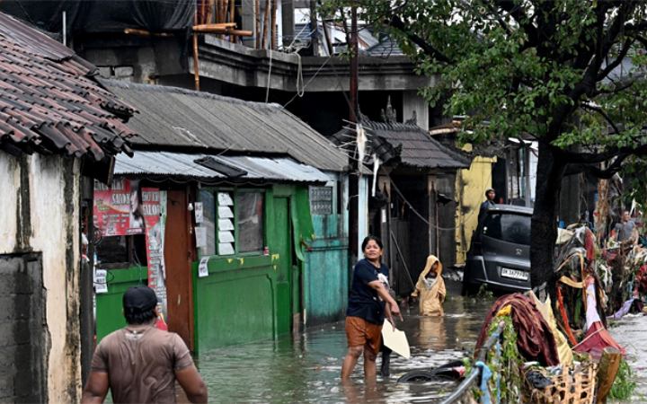 বন্যায় তলিয়ে গেছে ইন্দোনেশিয়ার জনপ্রিয় পর্যটনকেন্দ্র, নিহত ৬