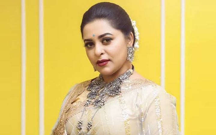 কুকুরের সঙ্গে গল্প করে সময় কাটছে জ্যোতিকা জ্যোতির