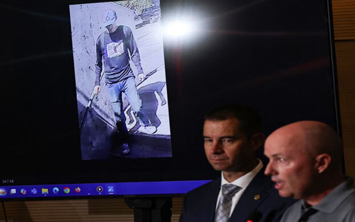 নিজে থেকেই ধরা দিলেন চার্লি কার্কের ‘হত্যাকারী’