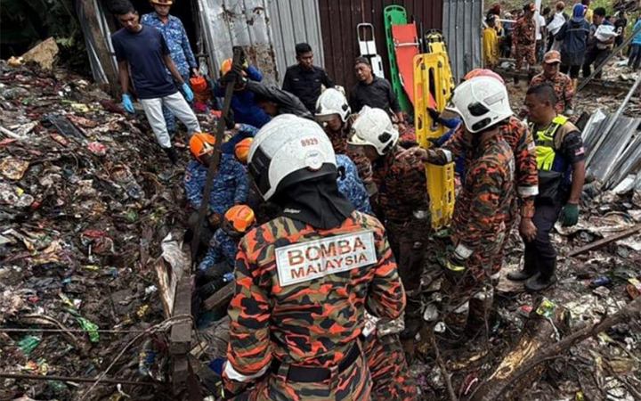 মালয়েশিয়ায় ভূমিধসে ১৩ জনের মৃত্যু
