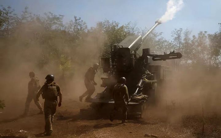 ইউক্রেনে প্রথমবারের মতো অস্ত্র বিক্রির অনুমোদন দিলেন ট্রাম্প