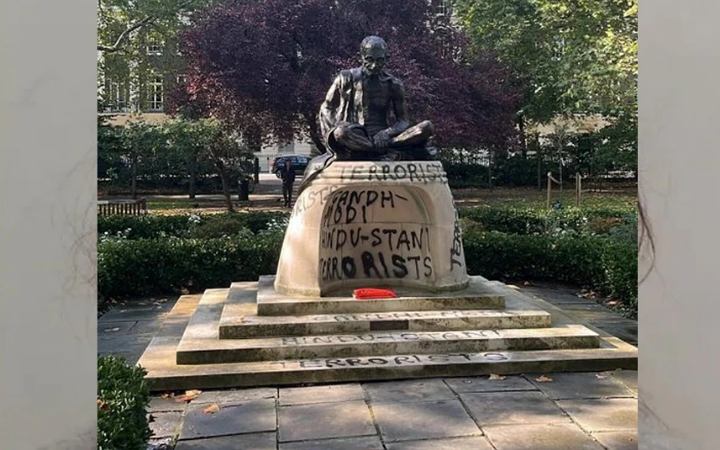 লন্ডনে মহাত্মা গান্ধীর মূর্তিতে ভাঙচুর, চটেছে ভারত