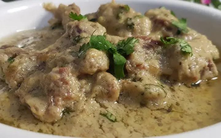 এবার পূজায় পাতে রাখতে পারেন খাসির মালাই কারি
