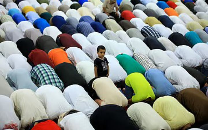 নবীজি (সা.) ফরজ নামাজের পর যে আমল করতেন