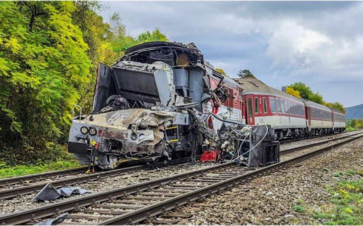 স্লোভাকিয়ায় দুই ট্রেনের সংঘর্ষ, আহত ৬৬