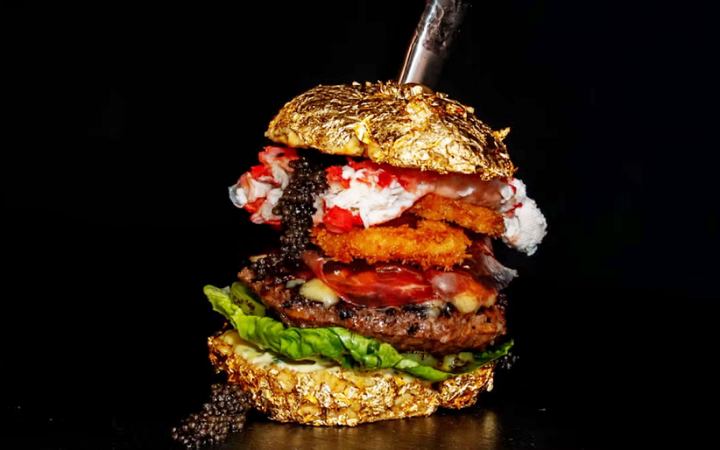 বিশ্বের সবচেয়ে দামি বার্গার বানালো স্পেন, দাম জানেন?
