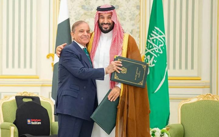 সৌদি সফরে বাণিজ্যিক সম্পর্ক জোরদারে উদ্যোগী পাকিস্তান