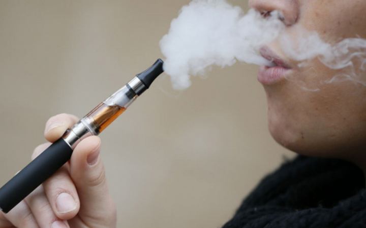 বেলজিয়ামে নিষিদ্ধ হচ্ছে ই-সিগারেট
