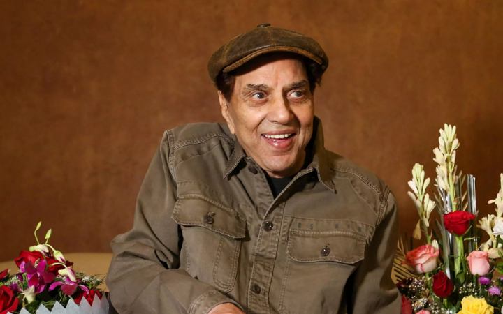 এবার সত্যি সত্যি না ফেরার দেশে চলে গেলেন কিংবদন্তী অভিনেতা ধর্মেন্দ্র