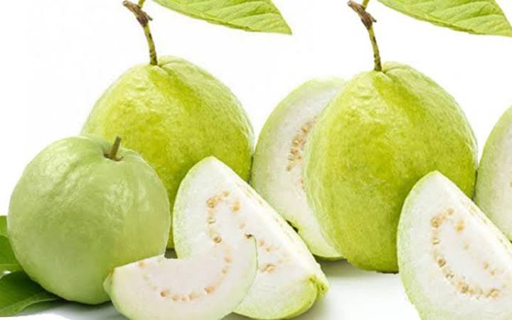 শীতকালে পেয়ারা খাওয়ার উপকারিতা