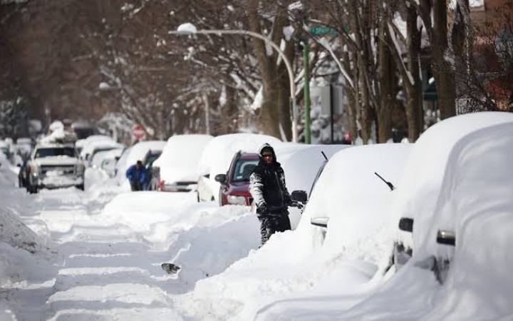 যুক্তরাষ্ট্রজুড়ে ভারী তুষারপাত, বাতিল হচ্ছে ফ্লাইট