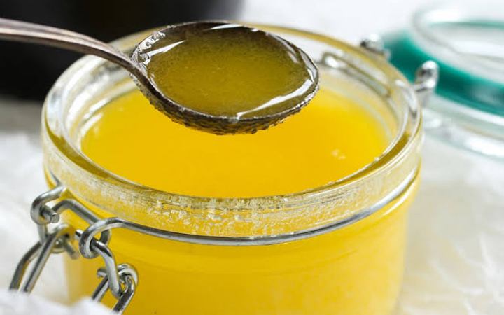 জেনে নিন খাটি ঘি চেনার সহজ উপায়