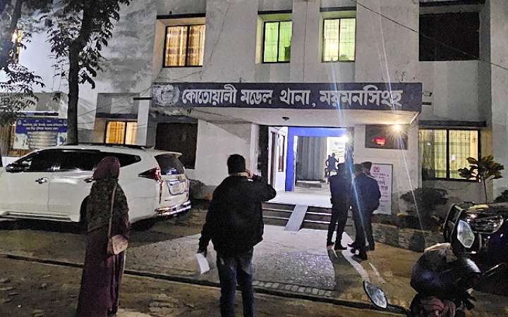 ময়মনসিংহে পুলিশকে কুপিয়ে আসামি ছিনতাই