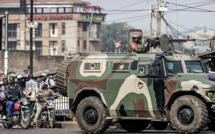 উগান্ডায় বিতর্কিত নির্বাচনে ২ হাজার বিরোধী সমর্থক আটক, হত্যা ৩০