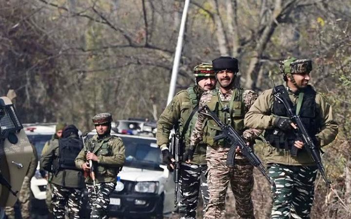 ‘ভারতীয় প্রক্সি বাহিনীর’ সঙ্গে পাকিস্তানি বাহিনীর তুমুল সংঘর্ষ, নিহত ৩