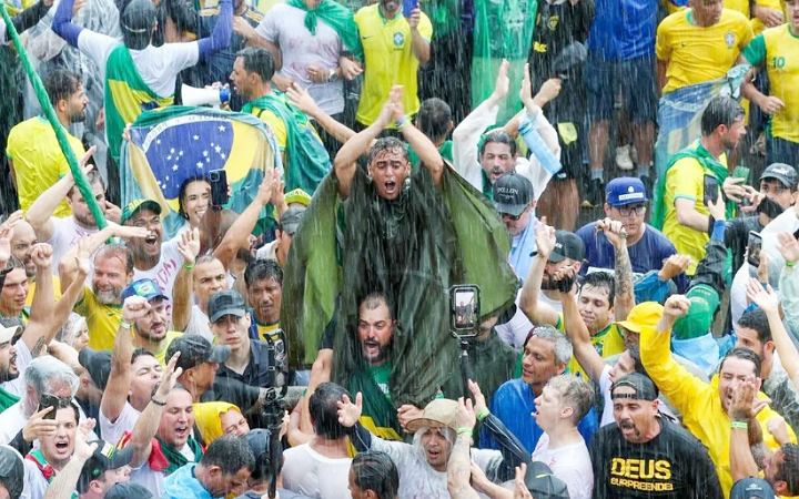 ব্রাজিলের সাবেক প্রেসিডেন্টের সমর্থকদের বিক্ষোভে বজ্রপাত, আহত ৮৯