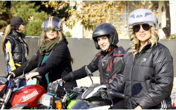 এবার মোটরসাইকেল চালানোর অনুমতি পেলেন ইরানি নারীরা