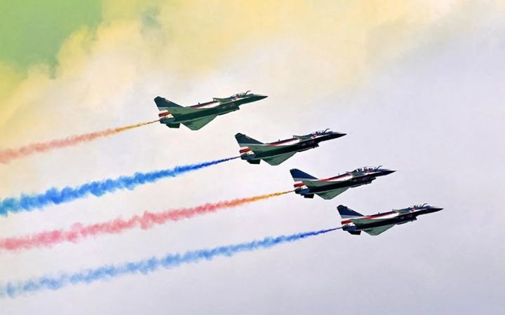 সিঙ্গাপুরে এয়ারশোতে শক্তি দেখাল চীন