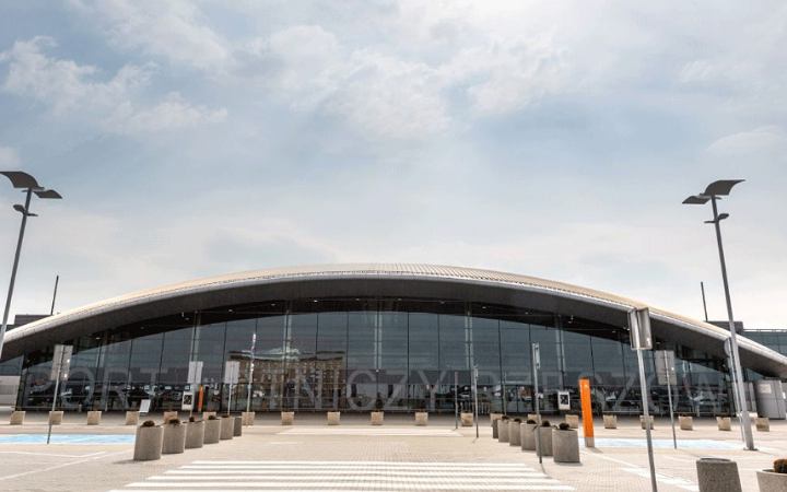 ইউক্রেনে হামলার জেরে পোল্যান্ডের বিমানবন্দরের কার্যক্রম স্থগিত