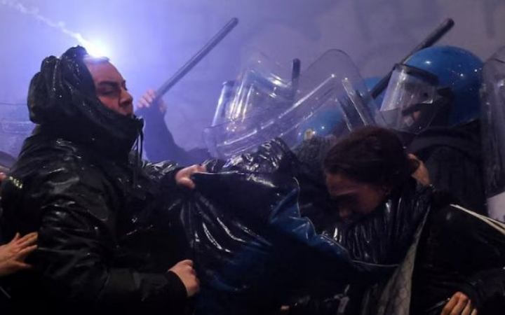 অলিম্পিক আয়োজনের বিরুদ্ধে ইতালিতে সাধারণ মানুষের বিক্ষোভ