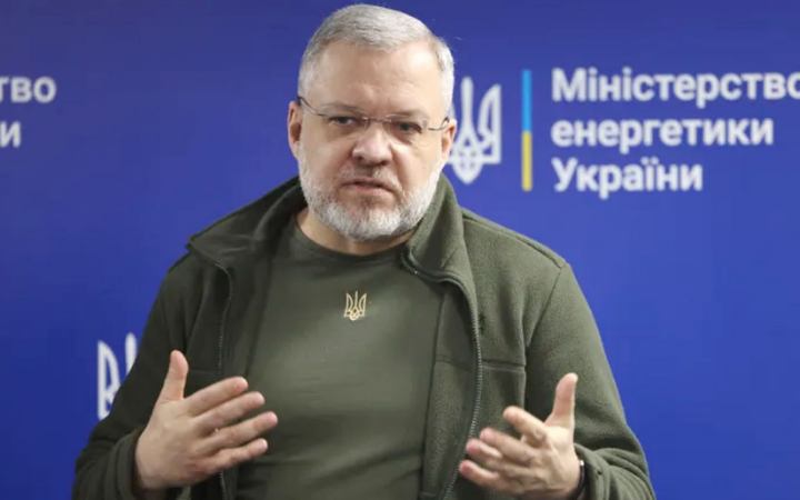 দেশ ছেড়ে পালানোর সময় ইউক্রেনের জ্বালানিমন্ত্রী গ্রেপ্তার