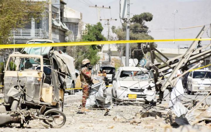 পাকিস্তানে নিরাপত্তা চৌকিতে গাড়িবোমা হামলা, ১১ নিরাপত্তাকর্মী নিহত