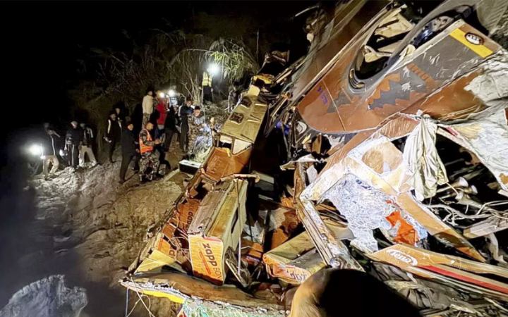 নেপালে নদীতে বাস উল্টে পড়ে ১৮ জন নিহত