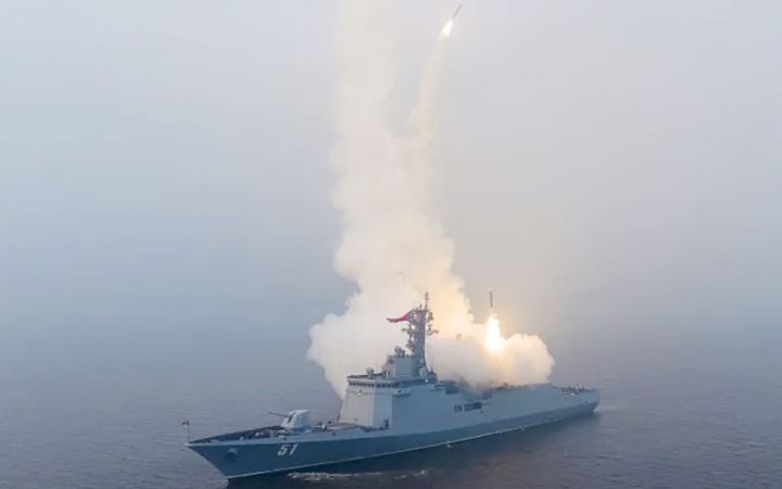 নতুন ডেস্ট্রয়ার জাহাজ থেকে ক্রুজ ক্ষেপণাস্ত্র ছুড়লেন কিম