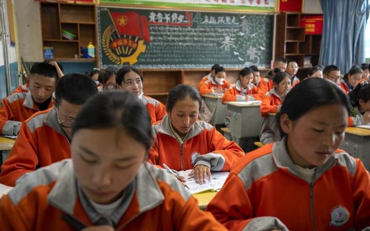 চীনে বাধ্যতামূলক শিখতে হবে ‘ম্যান্ডারিন ভাষা’, সংখ্যালঘু অধিকার নিয়ে শঙ্কা