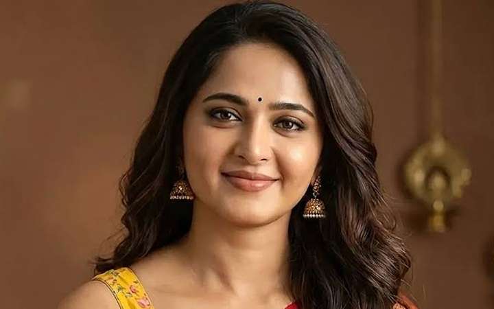 দক্ষিণী সিনেমায় নতুন গুঞ্জন, এবার বিয়ের পিঁড়িতে বসছেন আনুশকা
