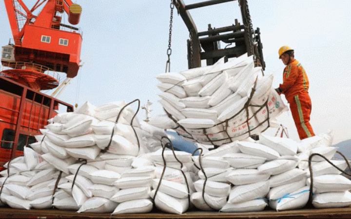 ইরান যুদ্ধের মধ্যেই সার রপ্তানি সীমিত করলো চীন