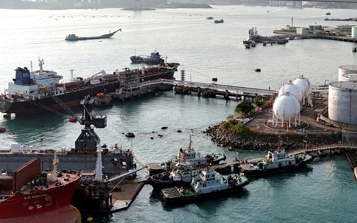 জ্বালানিতে বড় স্বস্তি, বাজারে আসছে ১৭ কোটি ব্যারেল ইরানি তেল