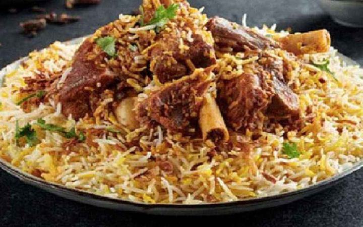 অতিথি আপ্যায়নে রাখতে পারেন খাসির আখনি পোলাও