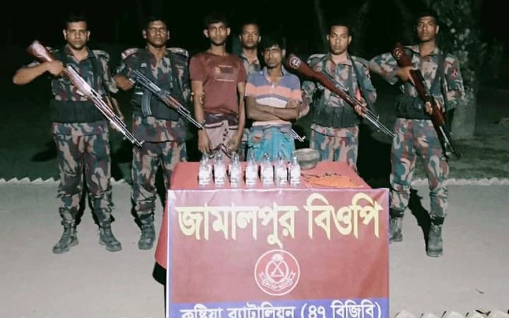 কুষ্টিয়ায় ভারতীয় মাদকসহ আটক ২