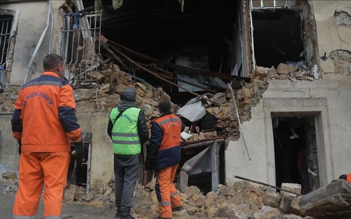 ইউক্রেনে রুশ বোমা হামলায় নিহত ৫