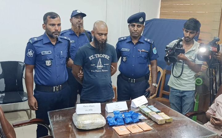 ৩০ লাখ টাকার মাদকসহ গ্রেফতার ১