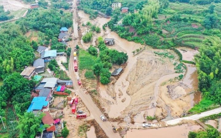 ভারী বৃষ্টিতে চীনে ৯ জনের মৃত্যু, নিখোঁজ ১১