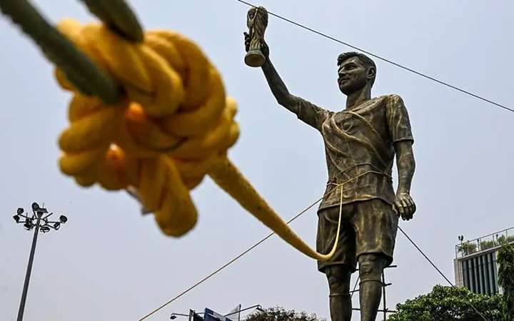 পশ্চিমবঙ্গ থেকে সরানো হচ্ছে মেসির ৭০ ফুট ভাস্কর্য